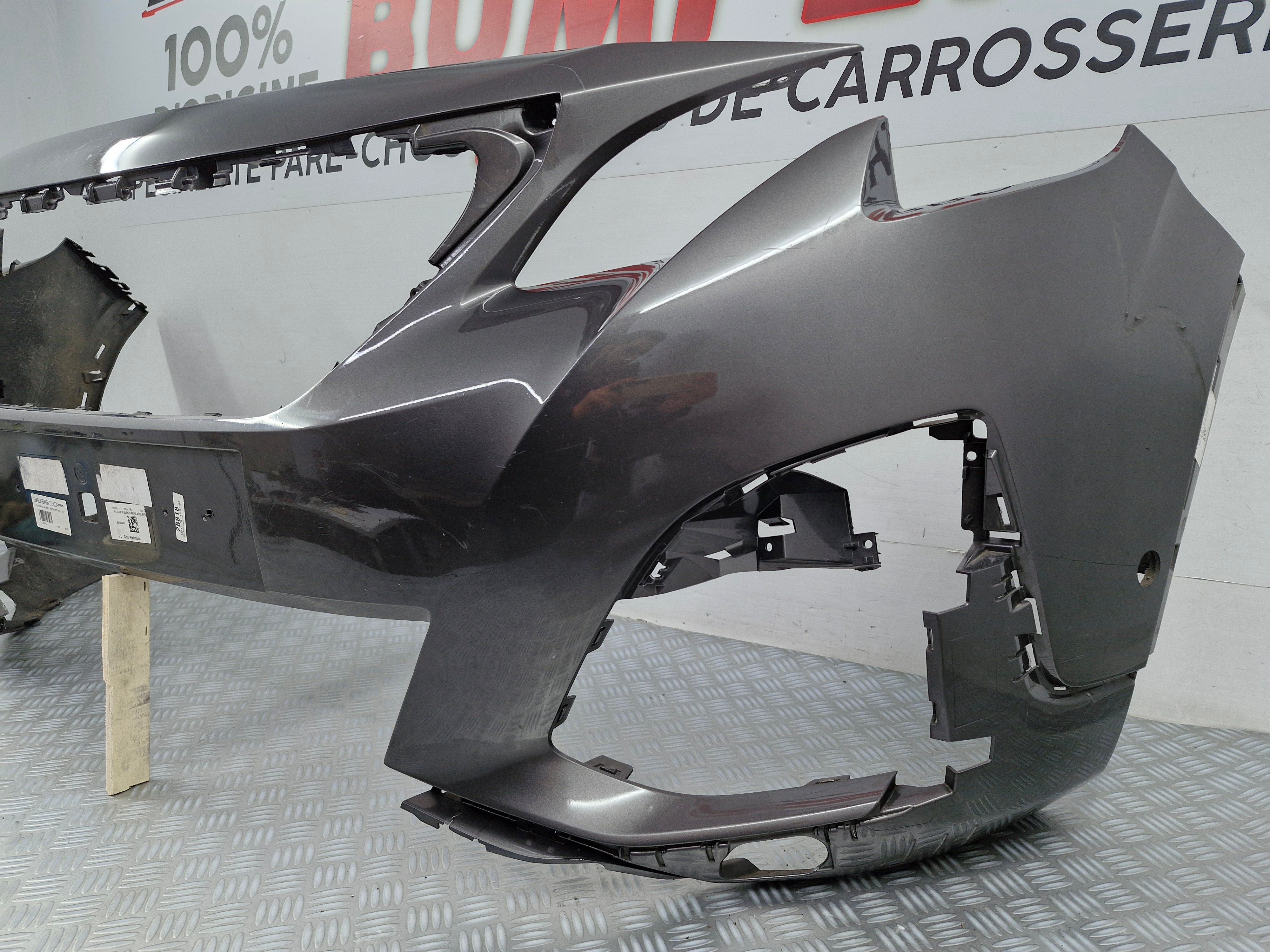 Pare-choc avant Peugeot 3008 5008 II GT Line 2016 avec Park Assist d’origine sv559
