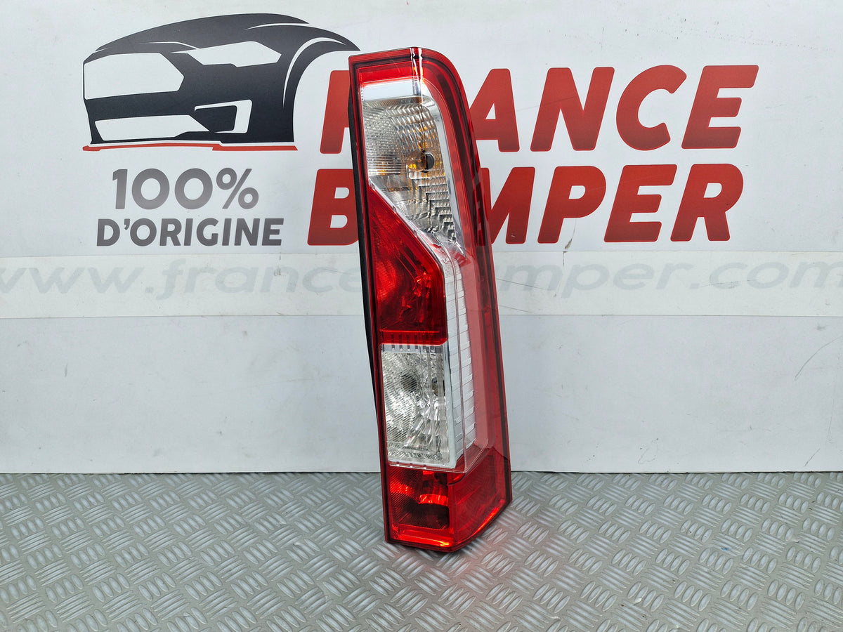 Feu arrière droit Renault Master 3 2010 occasion origine ro241