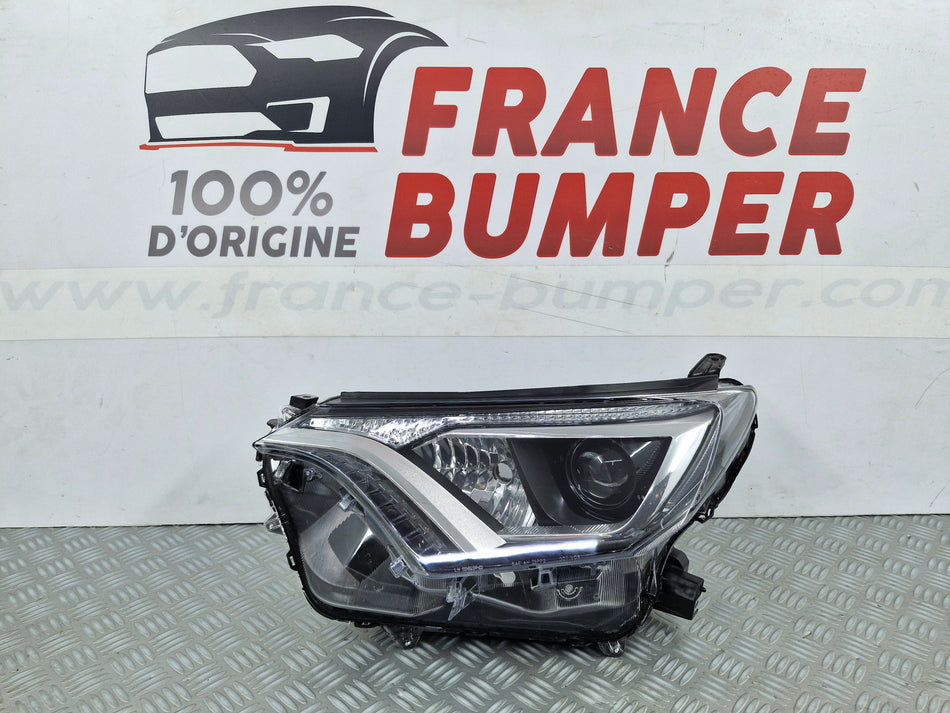 Faro delantero izquierdo Toyota RAV4 IV Fase 2 original de segunda mano (de 10/2015 a 12/2019)