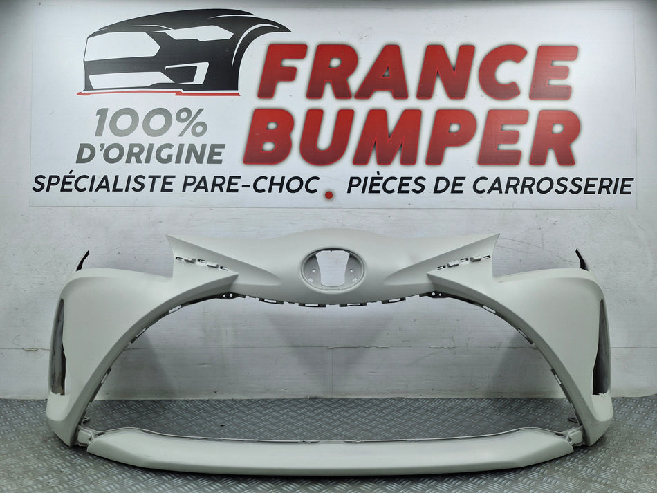 Original brugt Toyota Yaris III Fase 3 forreste kofanger (fra 04/2017)