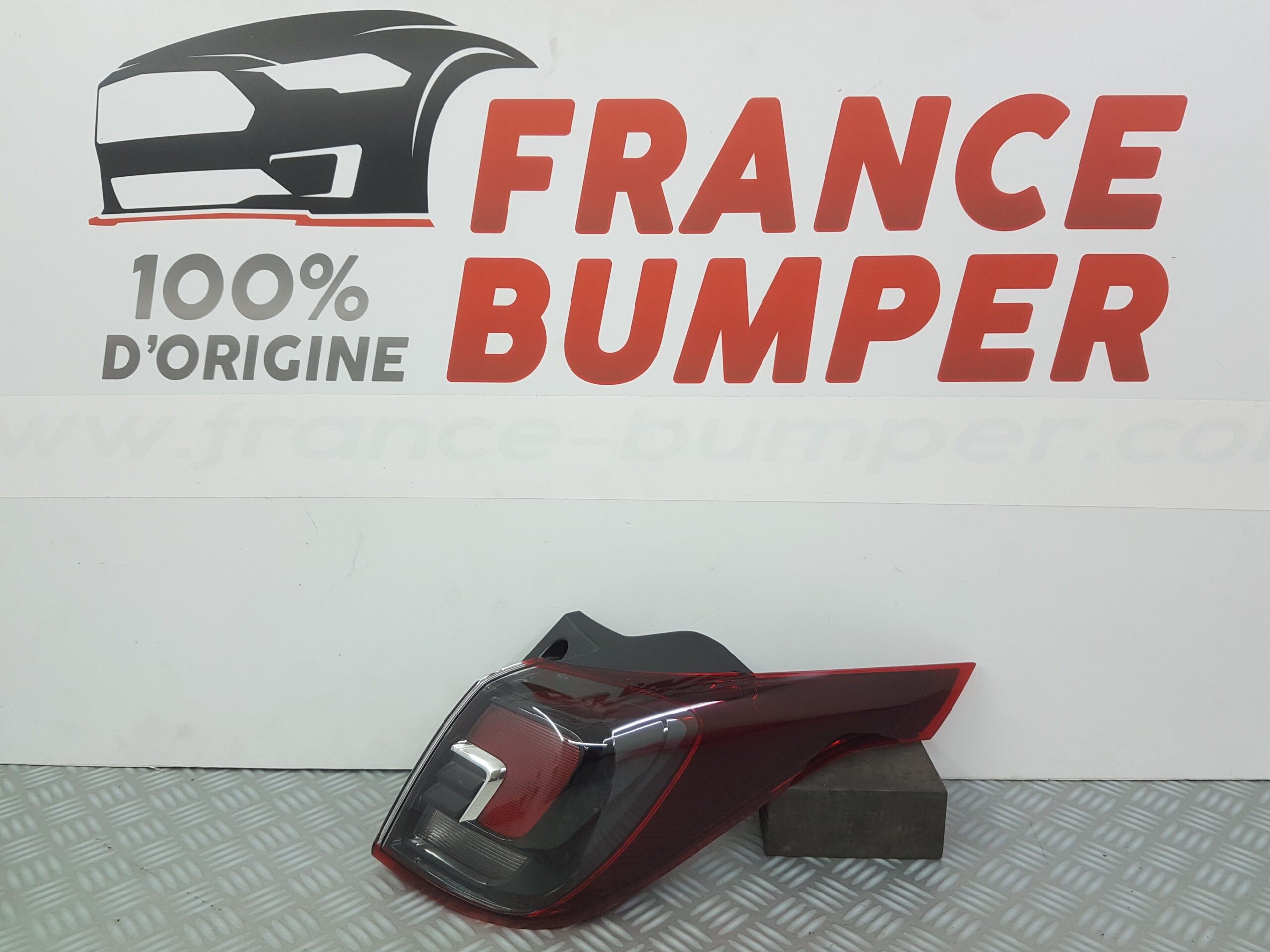 FEUX ARRIERE D OPEL CROSS LAND X FRANCE BUMPER