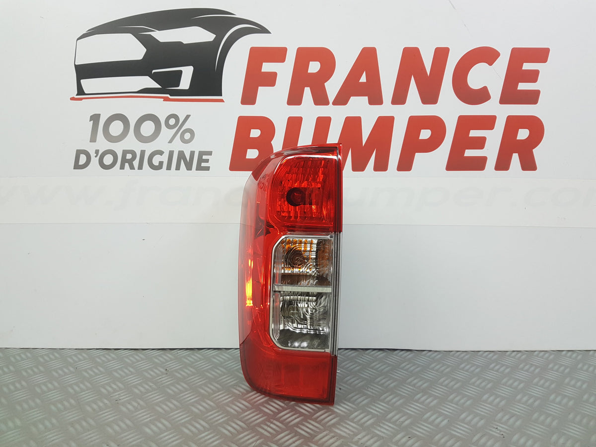 FEUX ARRIERE G NAVARA II FRANCE BUMPER