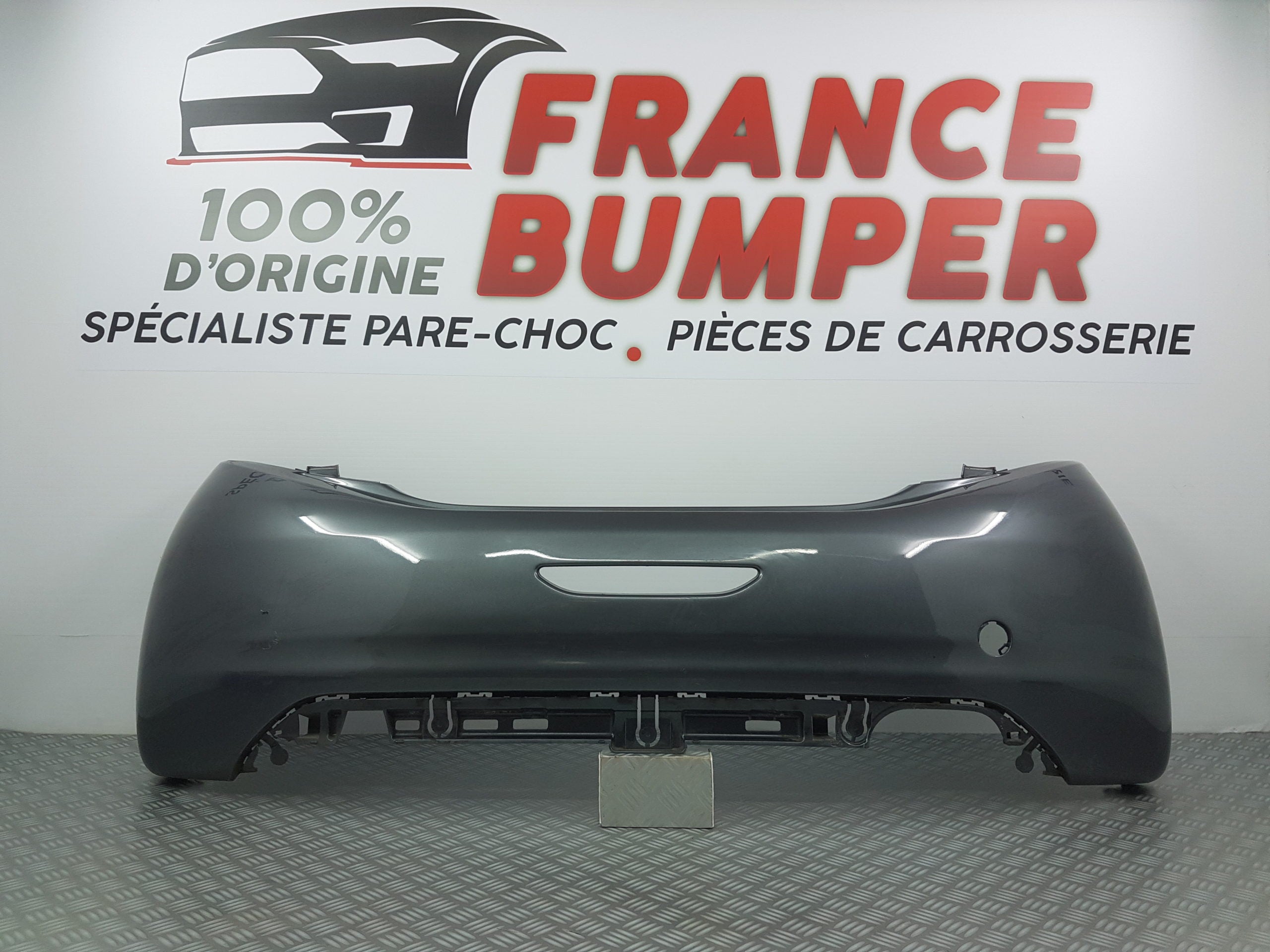 PARE CHOC ARRIERE PEUGEOT 208... FRANCE BUMPER