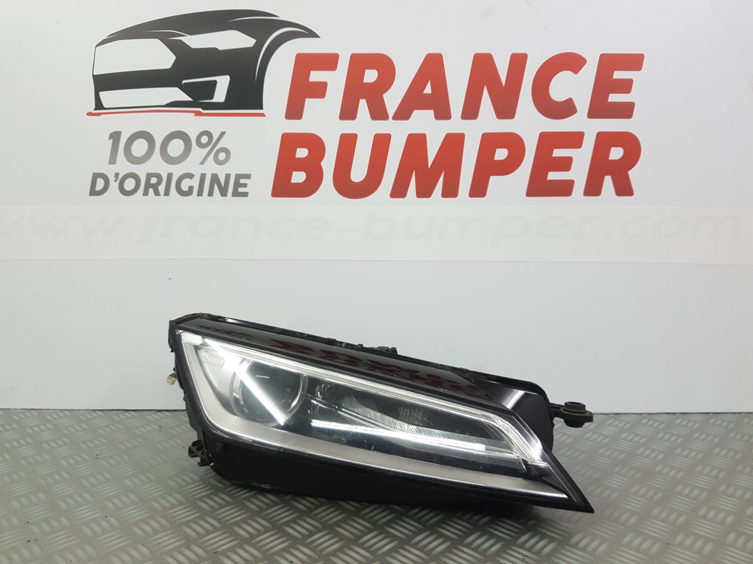 PHARE AVANT DROIT AUDI TT 3 (FV) FRANCE BUMPER