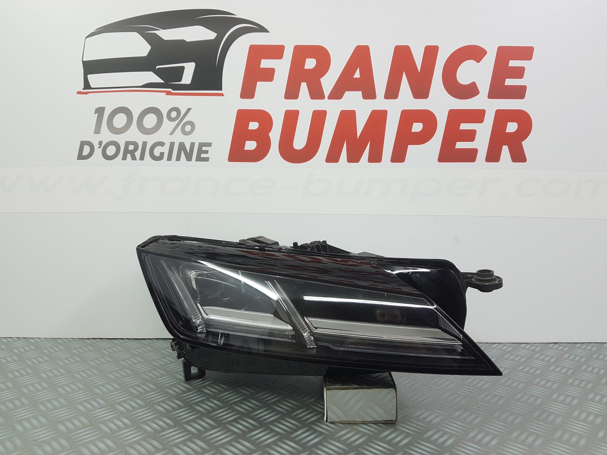 PHARE AVANT DROIT AUDI TT 3 (FV) MATRIX FRANCE BUMPER