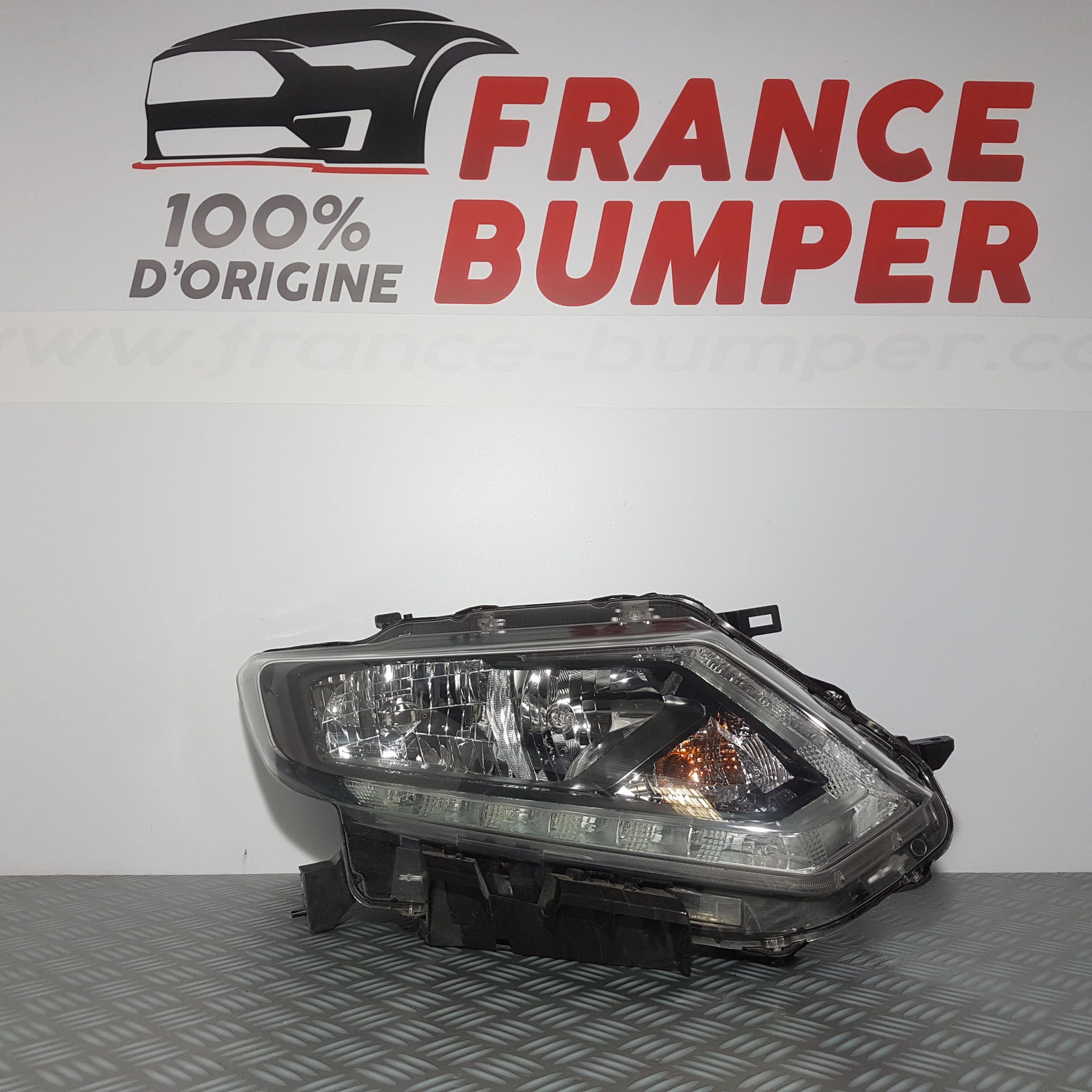 PHARE AVANT DROIT NISSAN X-TRAIL III PH1 FRANCE BUMPER