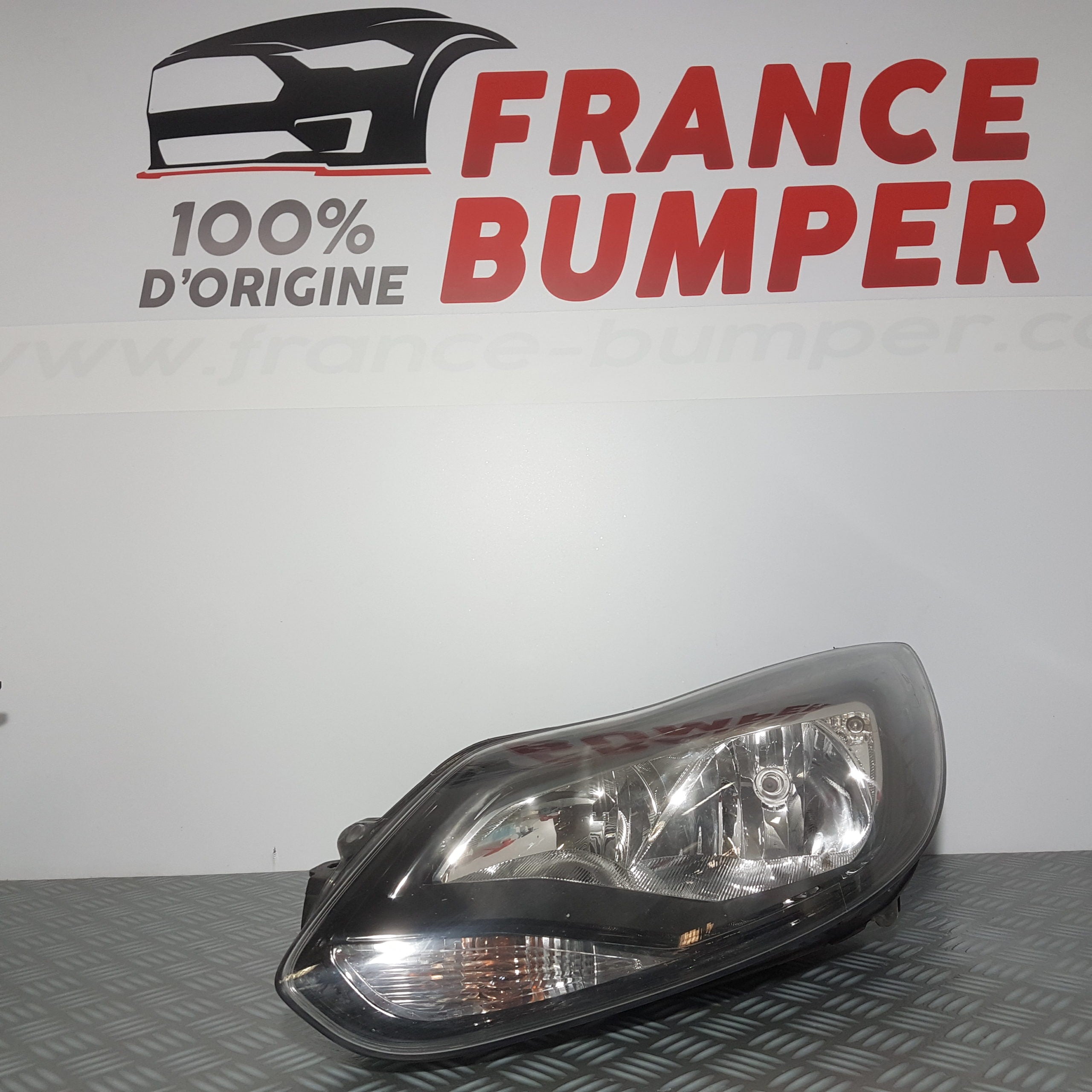 PHARE AVG FORD FOCUS III PH1 FRANCE BUMPER