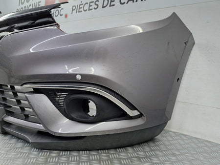 Pare-chocs avant Renault Scénic 4 avec emplacements radars et Park Assist — côté droit